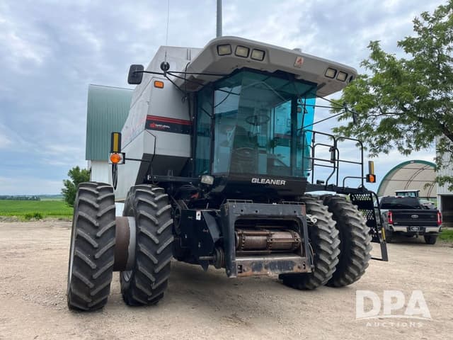 Image of Gleaner R72 equipment image 3