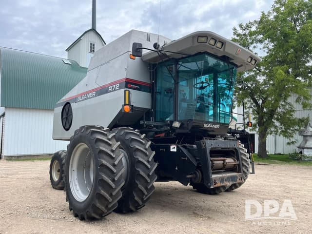 Image of Gleaner R72 equipment image 4