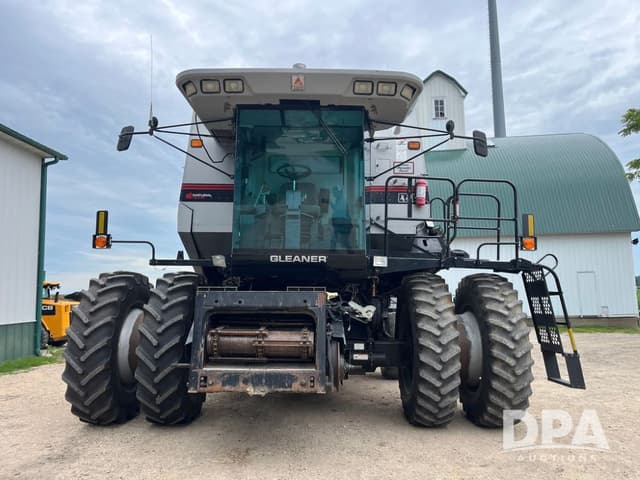 Image of Gleaner R72 equipment image 2