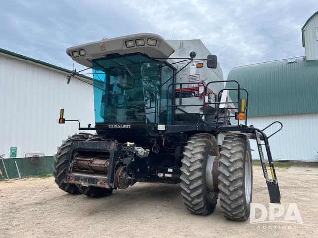 Image of Gleaner R72 equipment image 1