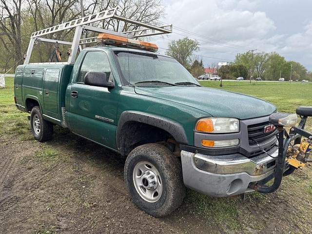 Image of GMC 2500HD equipment image 2