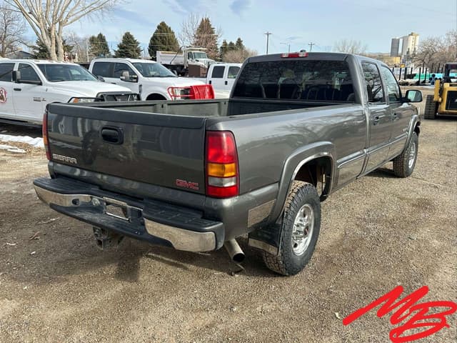 Image of GMC 2500HD equipment image 4