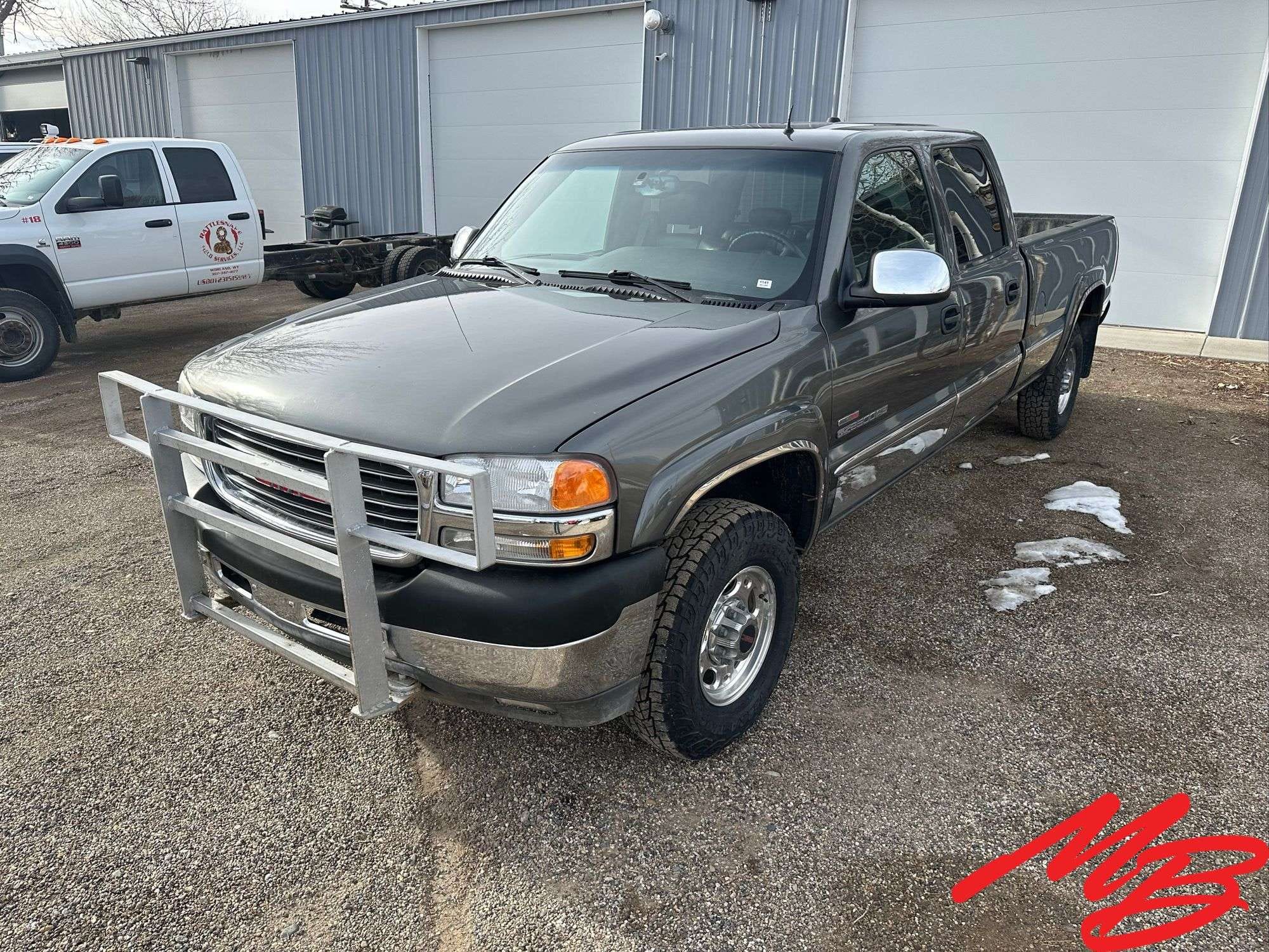 2002 GMC 2500HD Equipment Image0