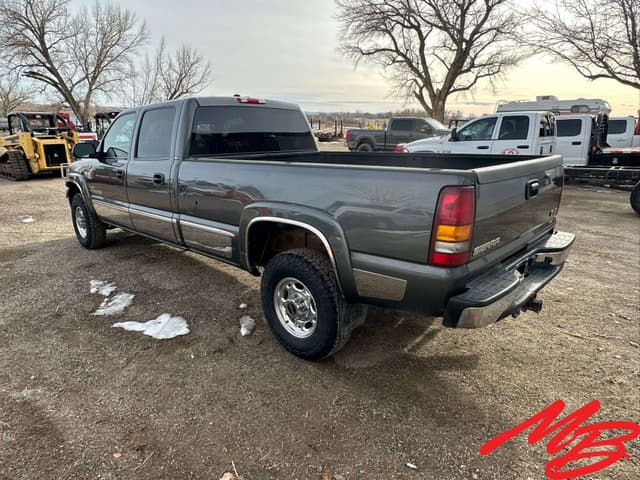 Image of GMC 2500HD equipment image 2