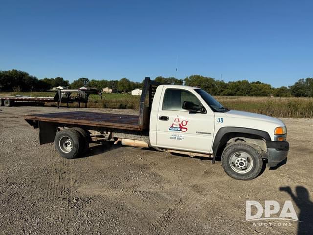 Image of GMC 3500 equipment image 4