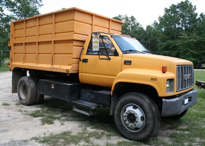 2002 GMC C8500 Equipment Image0
