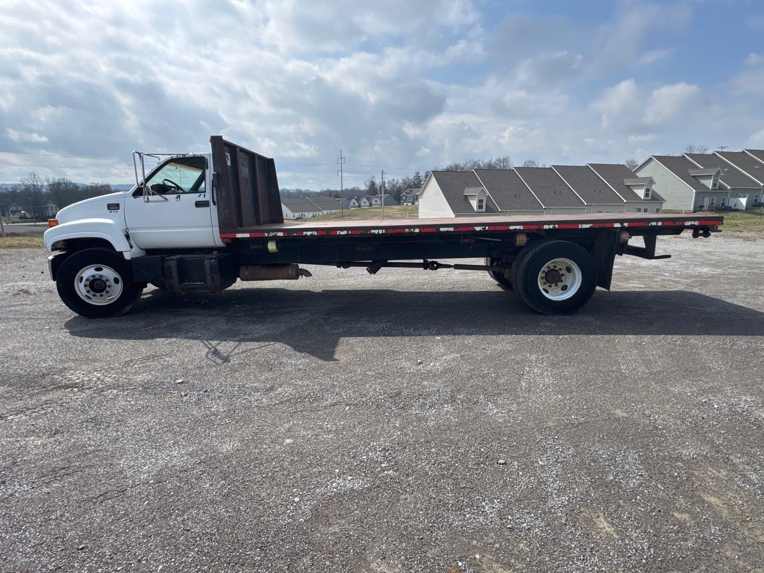 2002 GMC C7500 Equipment Image0