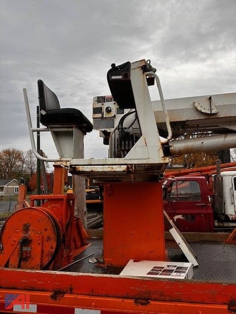 Image of GMC C8500 equipment image 2
