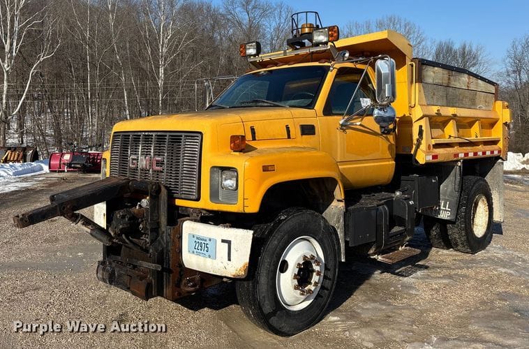 2002 GMC C8500 Equipment Image0
