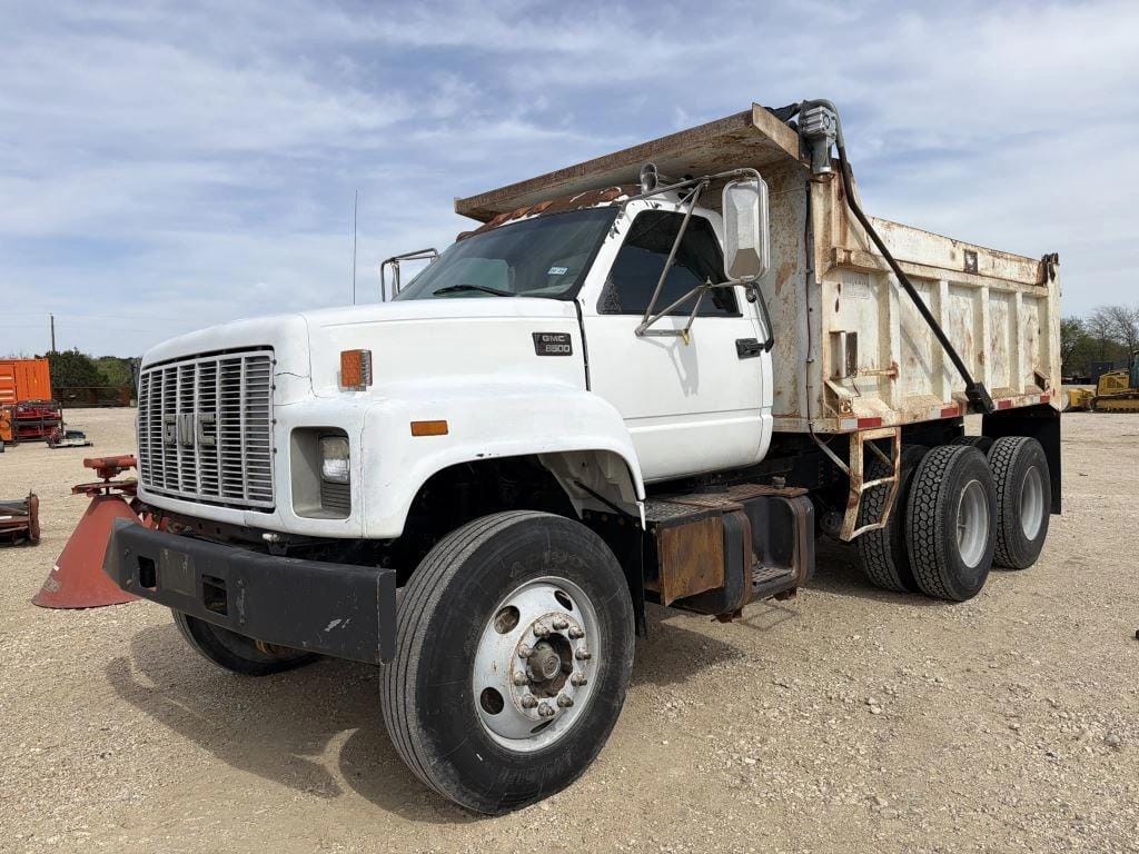 2002 GMC C8500 Equipment Image0