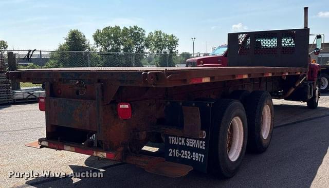 Image of GMC C8500 equipment image 4