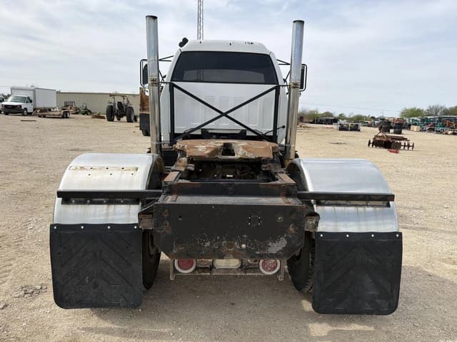 Image of GMC C8500 equipment image 3