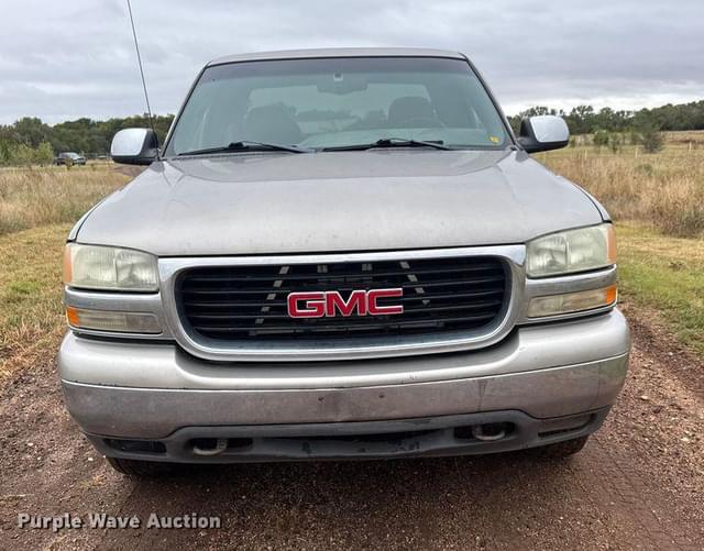 Image of GMC Sierra 1500 equipment image 1