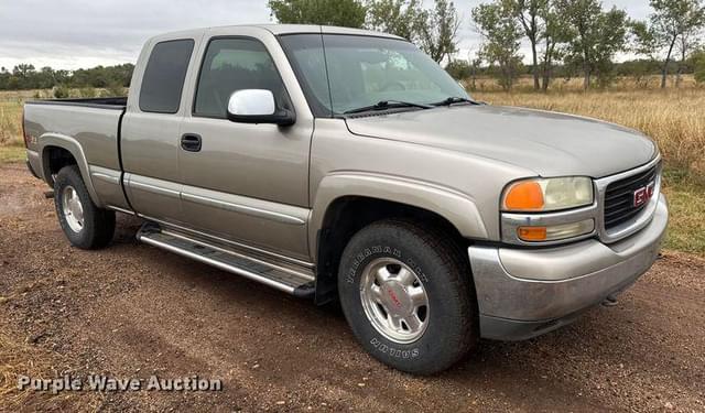 Image of GMC Sierra 1500 equipment image 2