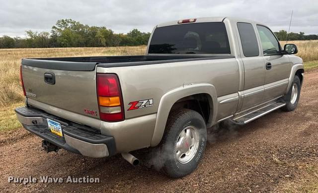Image of GMC Sierra 1500 equipment image 4