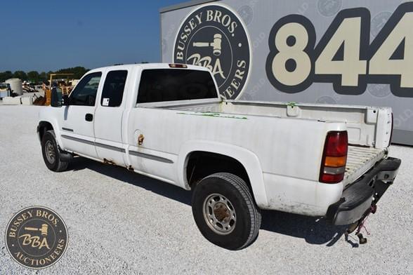 Image of GMC 2500HD equipment image 4
