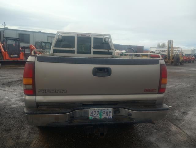 Image of GMC 2500HD equipment image 3