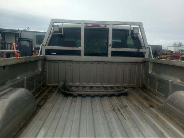 Image of GMC 2500HD equipment image 4