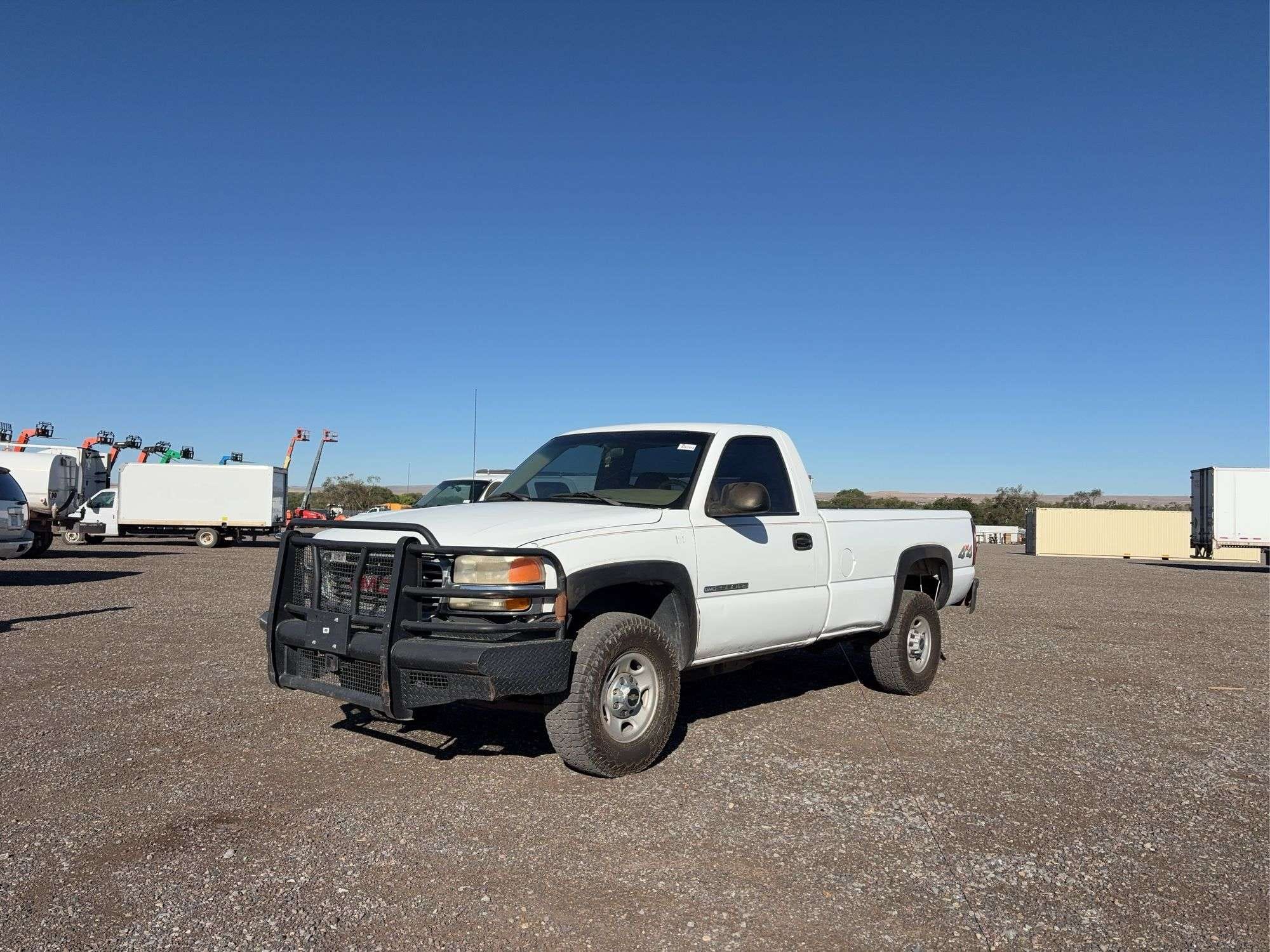 2002 GMC 2500HD Equipment Image0