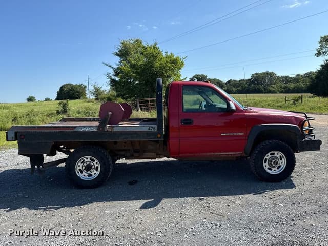 Image of GMC 2500HD equipment image 3