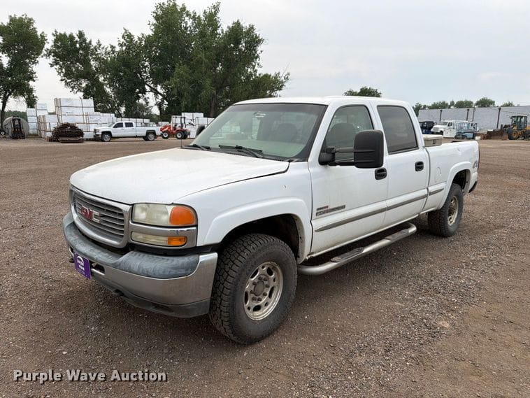 2002 GMC 2500HD Equipment Image0