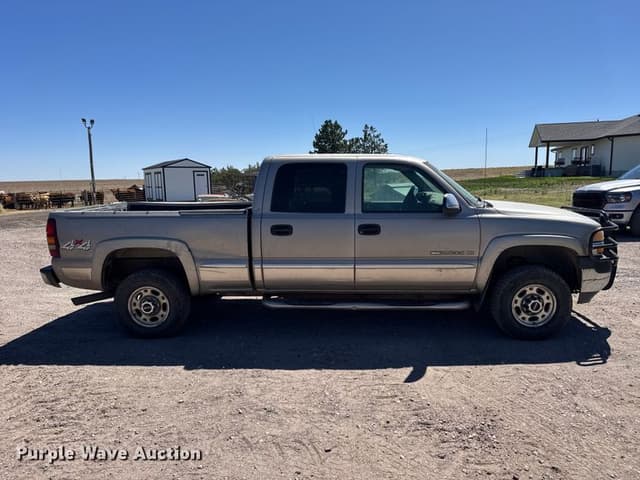 Image of GMC 2500HD equipment image 3
