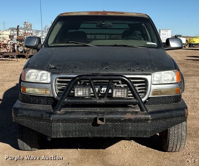 Image of GMC 2500HD equipment image 1