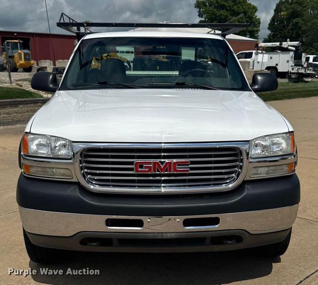 Image of GMC 2500HD equipment image 1
