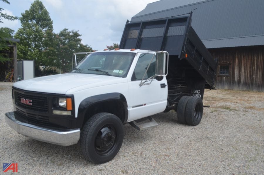 2002 GMC 3500 Equipment Image0