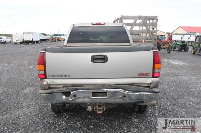 Image of GMC Sierra equipment image 4