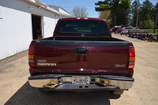 Image of GMC Sierra equipment image 3