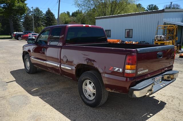 Image of GMC Sierra equipment image 4
