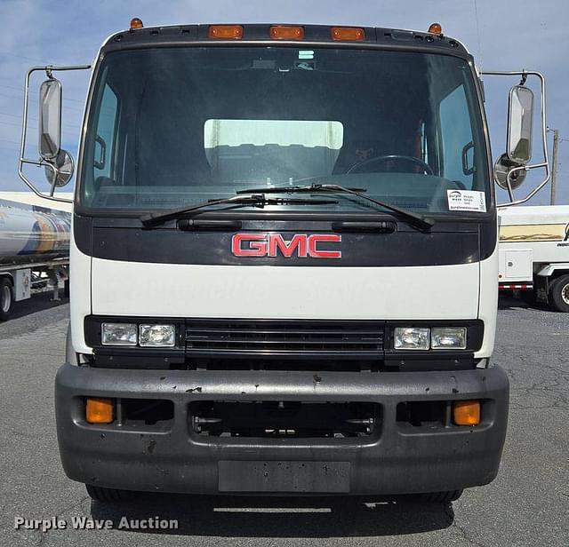 Image of GMC T-7500 equipment image 1