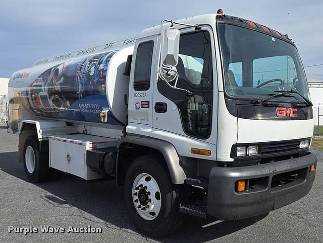 Image of GMC T-7500 equipment image 2