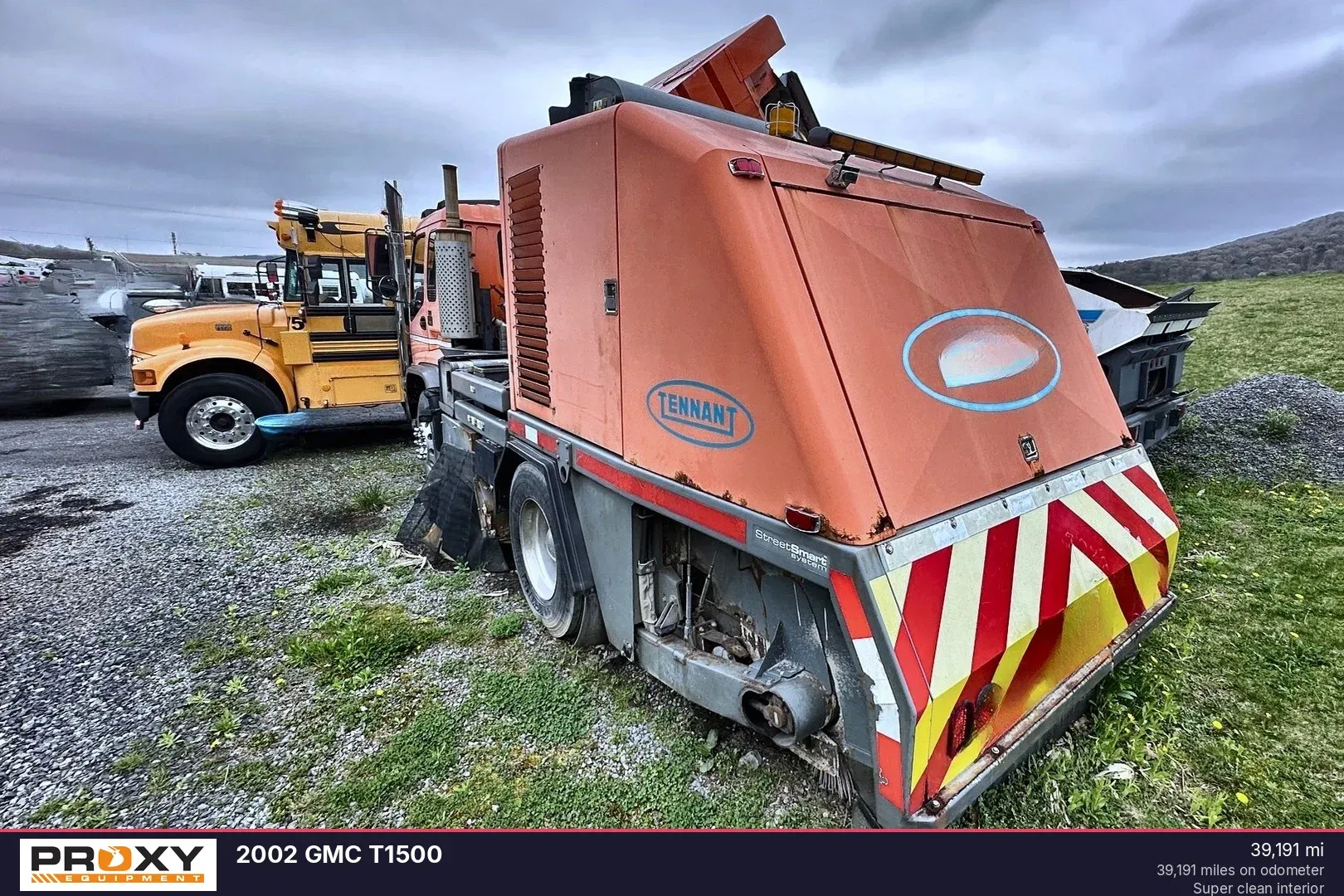 2002 GMC T1500 Equipment Image0