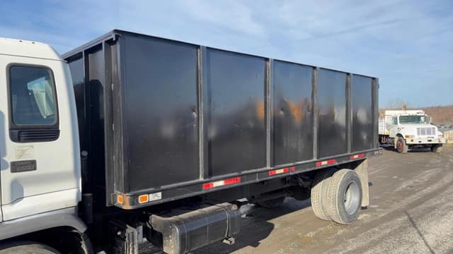 Image of GMC T7500 equipment image 4