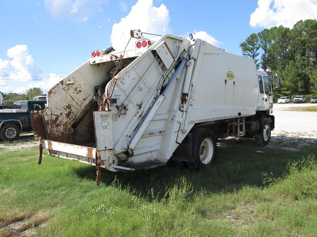 Image of GMC T7500 equipment image 2