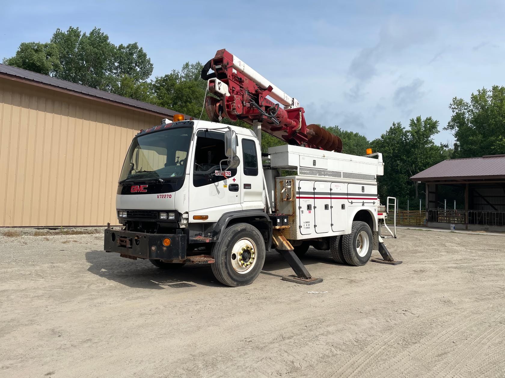 2002 GMC T8500 Equipment Image0