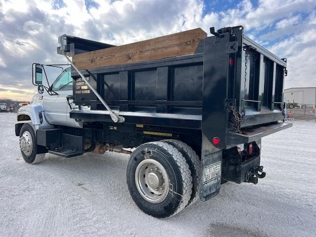 Image of GMC TopKick C6500 equipment image 3