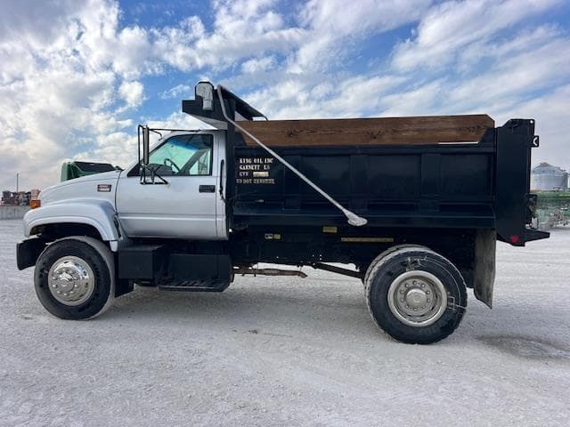 Image of GMC TopKick C6500 equipment image 2