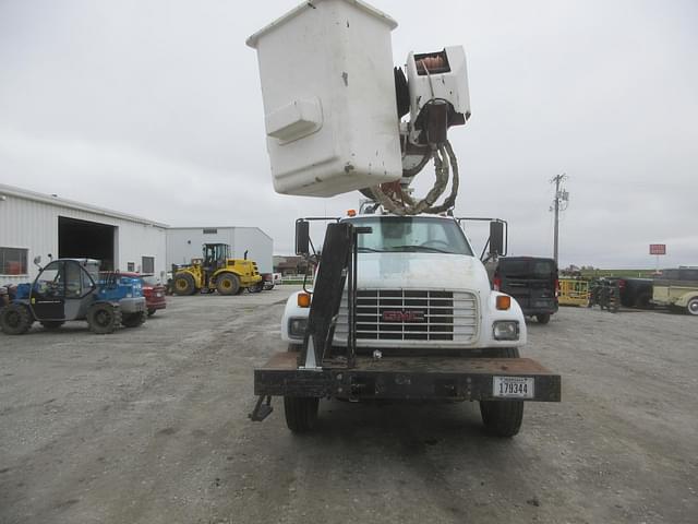 Image of GMC Topkick C7500 equipment image 2