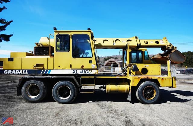 Image of Gradall XL4100 equipment image 1