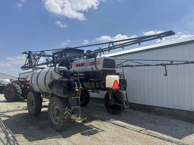 Image of Hagie 284 equipment image 3