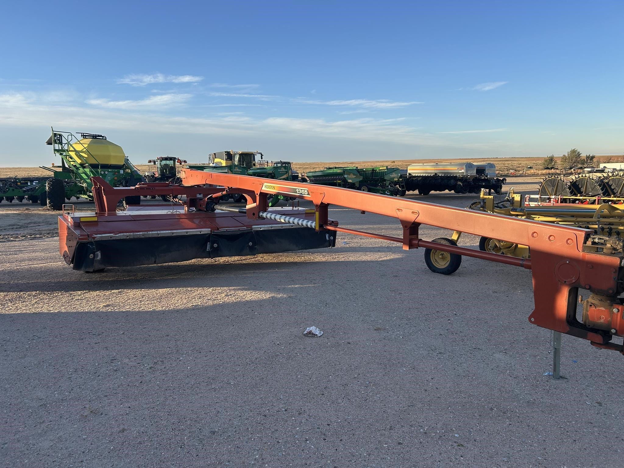 2002 Hesston 1365 Equipment Image0
