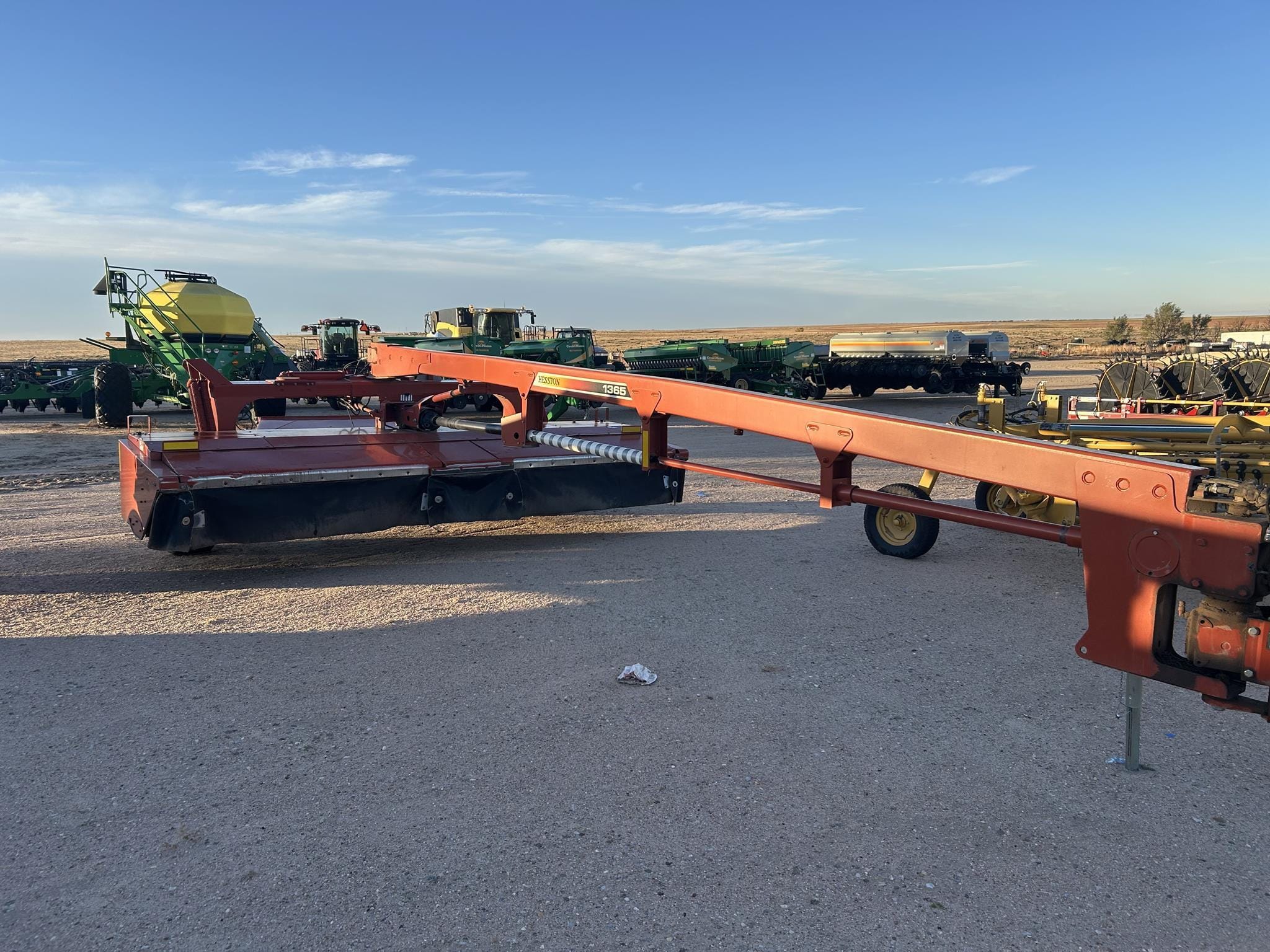 2002 Hesston 1365 Equipment Image0