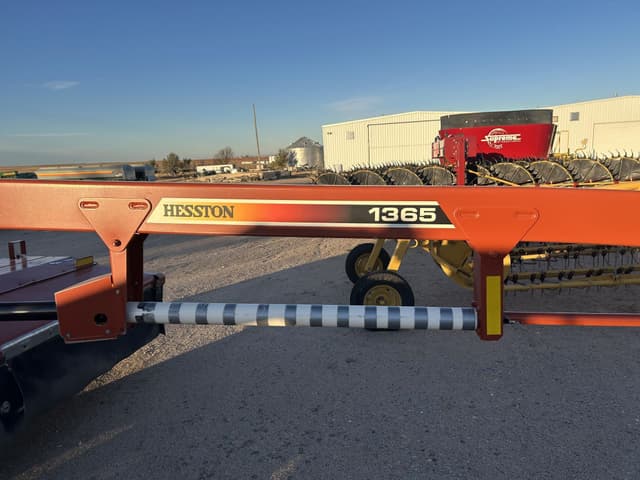 Image of Hesston 1365 equipment image 1