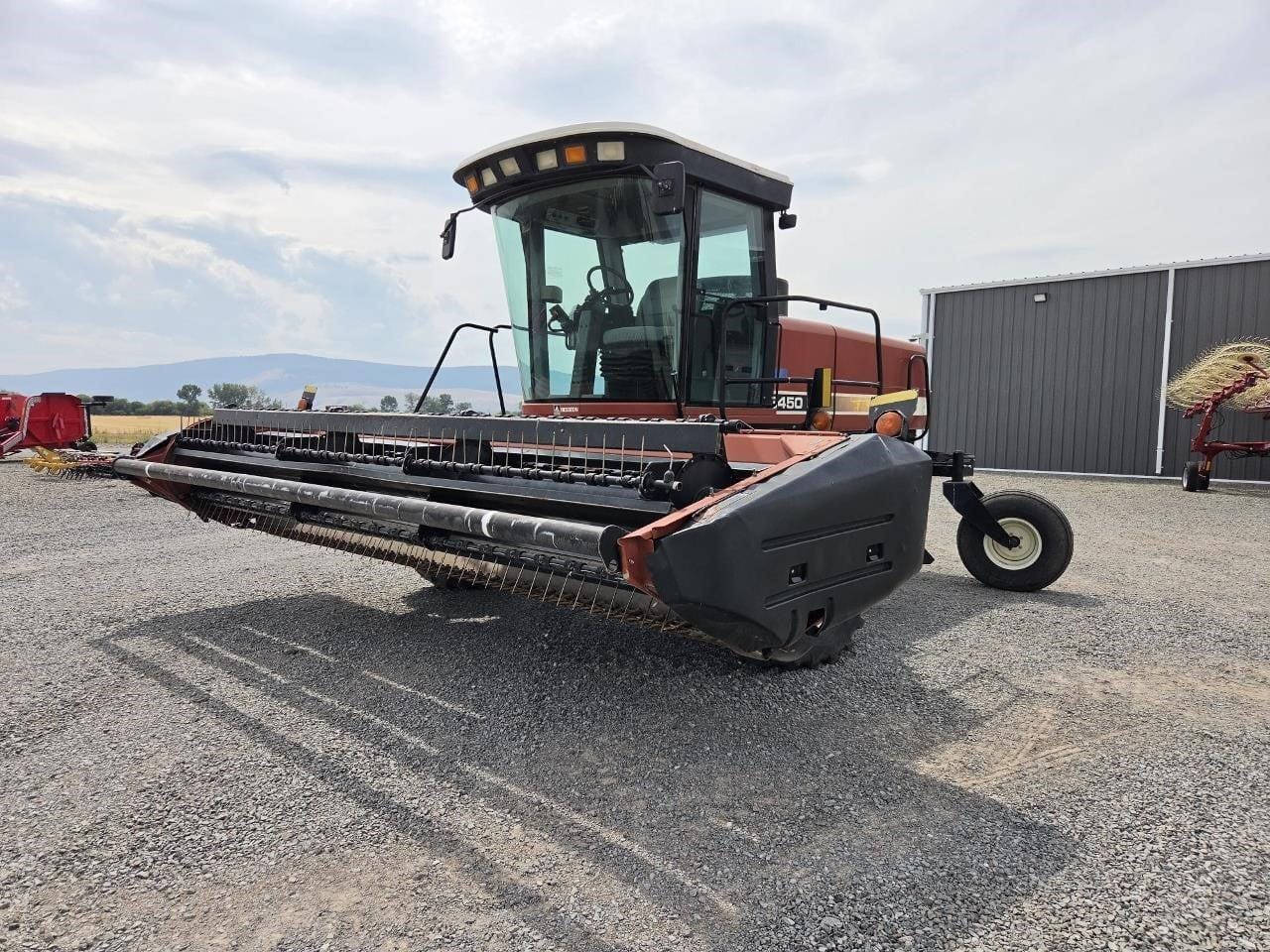 2002 Hesston 8450 Equipment Image0
