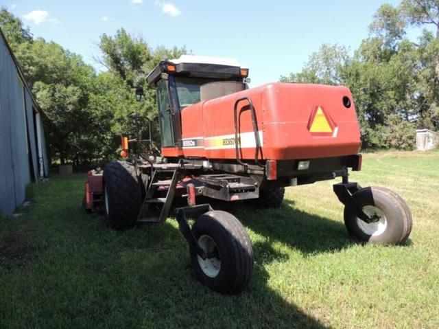 Image of Hesston 8550S equipment image 3