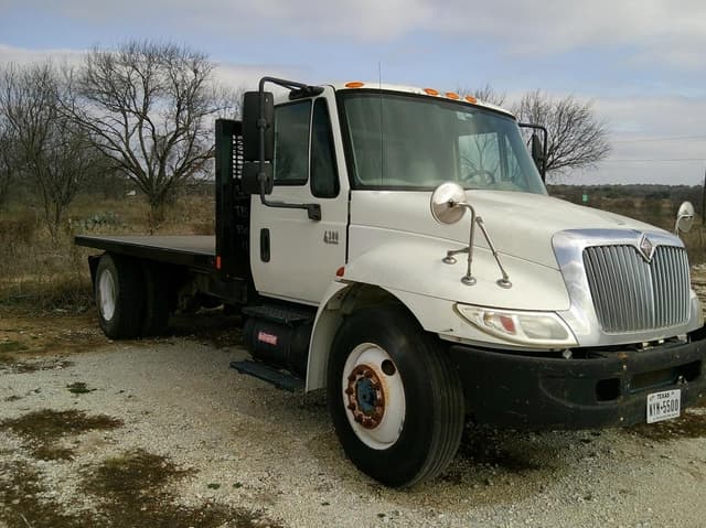 Image of International 4300 equipment image 4