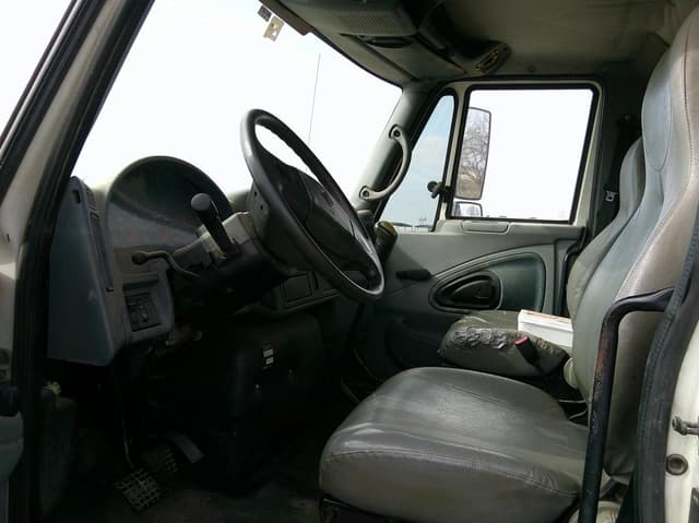 Image of International 4300 equipment image 1